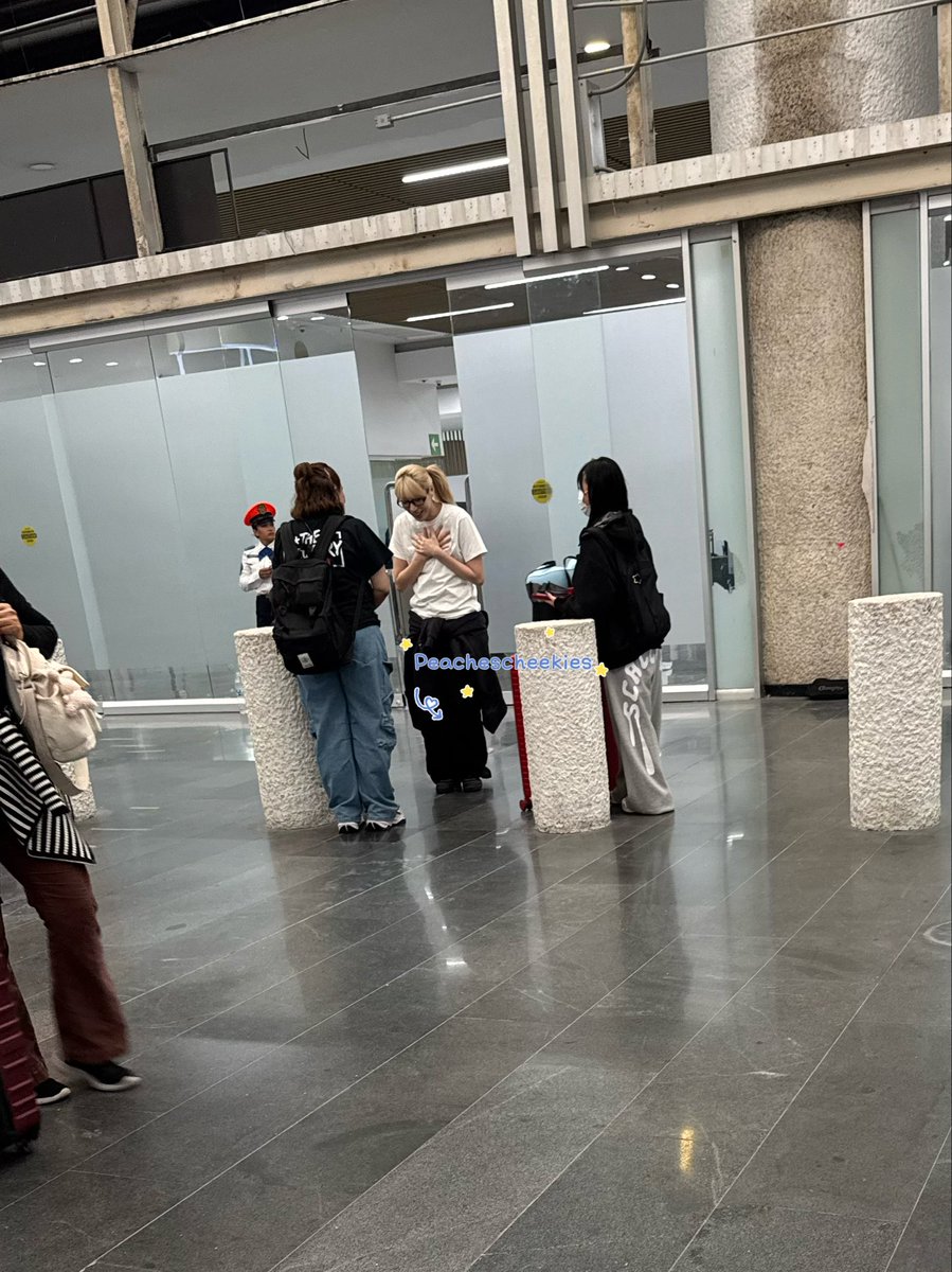 peachescheekies's tweet photo. Bada has arrived safely in Mexico. 🇲🇽🙏Can’t wait to see her tomorrow 🌊💙🩵 그녀를 세 번째 만났는데 정말 행복합니다.
#BADA #BADALEE #바다 https://t.co/0b5JI7Qrqz
