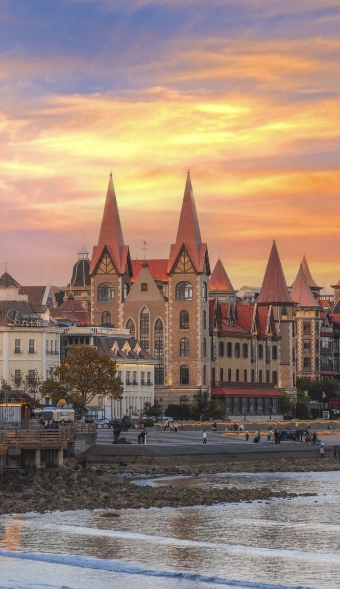 TravelYant95583's tweet image. In Yantai, you don’t plan to see the sea.
 It just appears. 🌊
1,071 km of coastline.
 Sunrises. Sunsets. Golden Beach.
 Fisherman’s Wharf.
Turn a corner — there it is.
#Yantai #Coastline #SeaView #VisitYantai