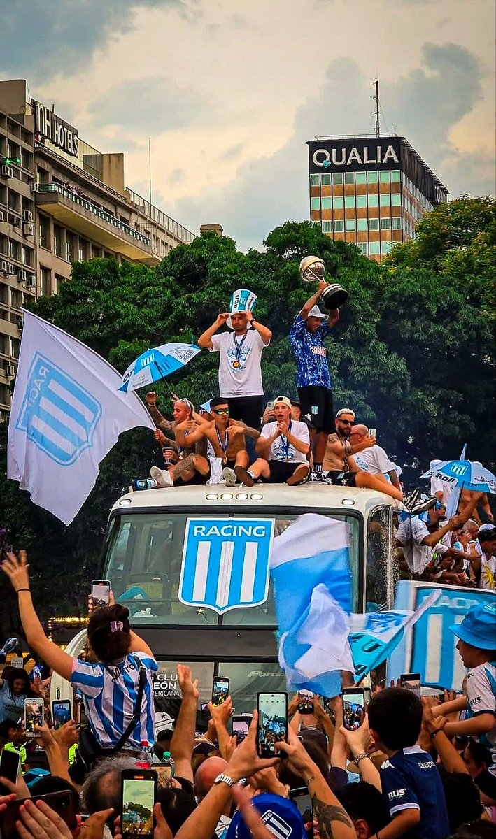Y a veces pienso, cuando me quedo solo
Te extraño, te lloro, qué lindo arruinarse con vos
Y el día estuvo mal, hoy te soñé.
