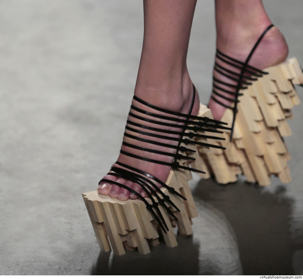 Winde Rienstra.
'Bamboo Heel', 2012.