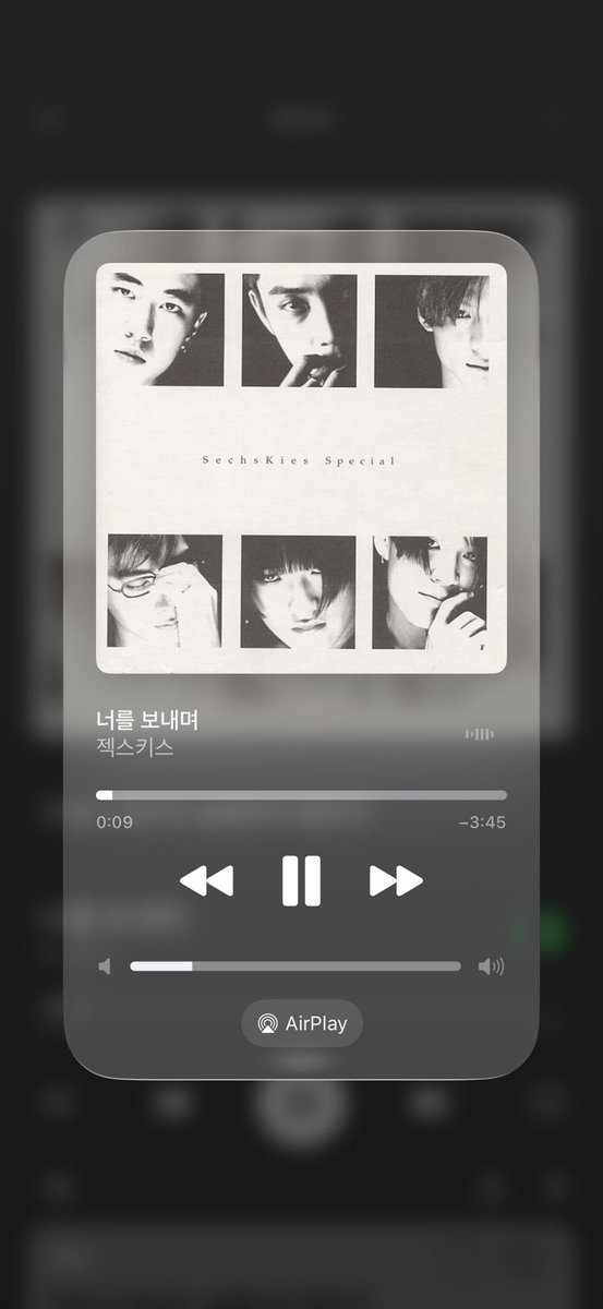 z3kskies's tweet photo. 고지용의 전설의 그 파트

‘ 감춰야 했던 슬픔들
너를 바라보다 쓰러져
잠들어 버린 내 사랑이라고 해도
그걸 무너뜨릴 자신이 없어 ’

1절 부분은 강성훈이 불렀는데, 1절에선 울다가 힘없이 쓰러진 느낌이 난다면, 2절 고지용 부분은 그의 특유의 창법 때문에 애타게 그리워하다 쓰러져 버린 거 같음 https://t.co/3CidgncA3x