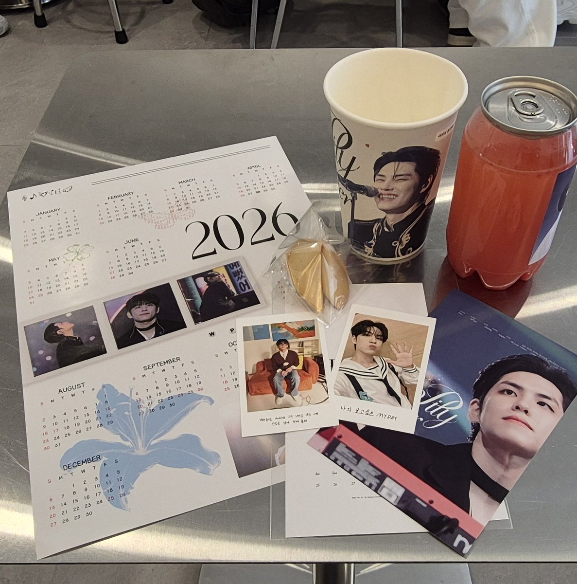 필유월 tweet media