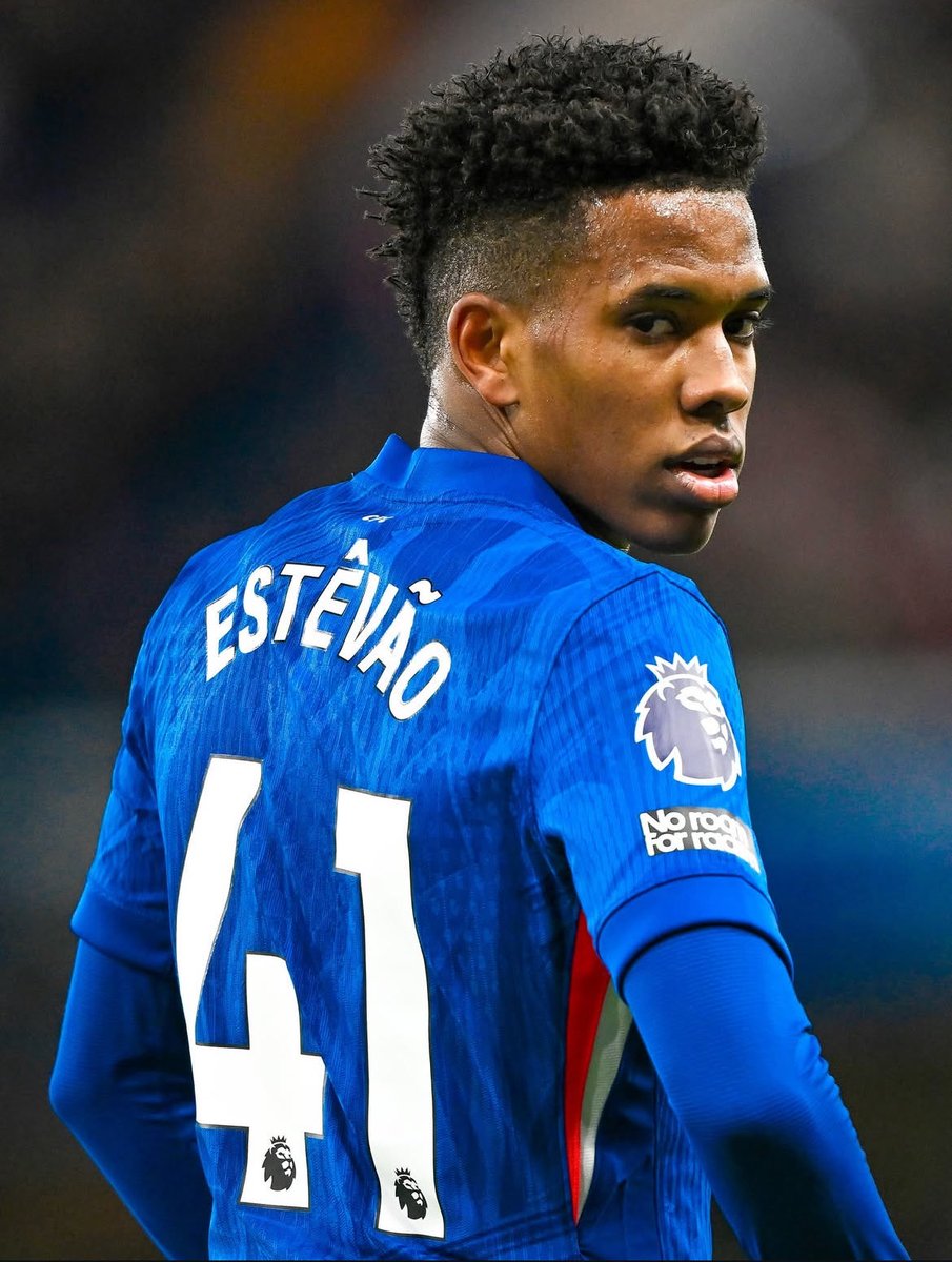 eazyCFC's tweet image. Chelsea is playing hardball over Estevao!

They have already accepted Estêvão's wish NOT to undergo surgery on his right hamstring, as it would ruin his World Cup dream. On the other hand, there is resistance to authorising the treatment in Brazil.

(@cahemota) #CFC