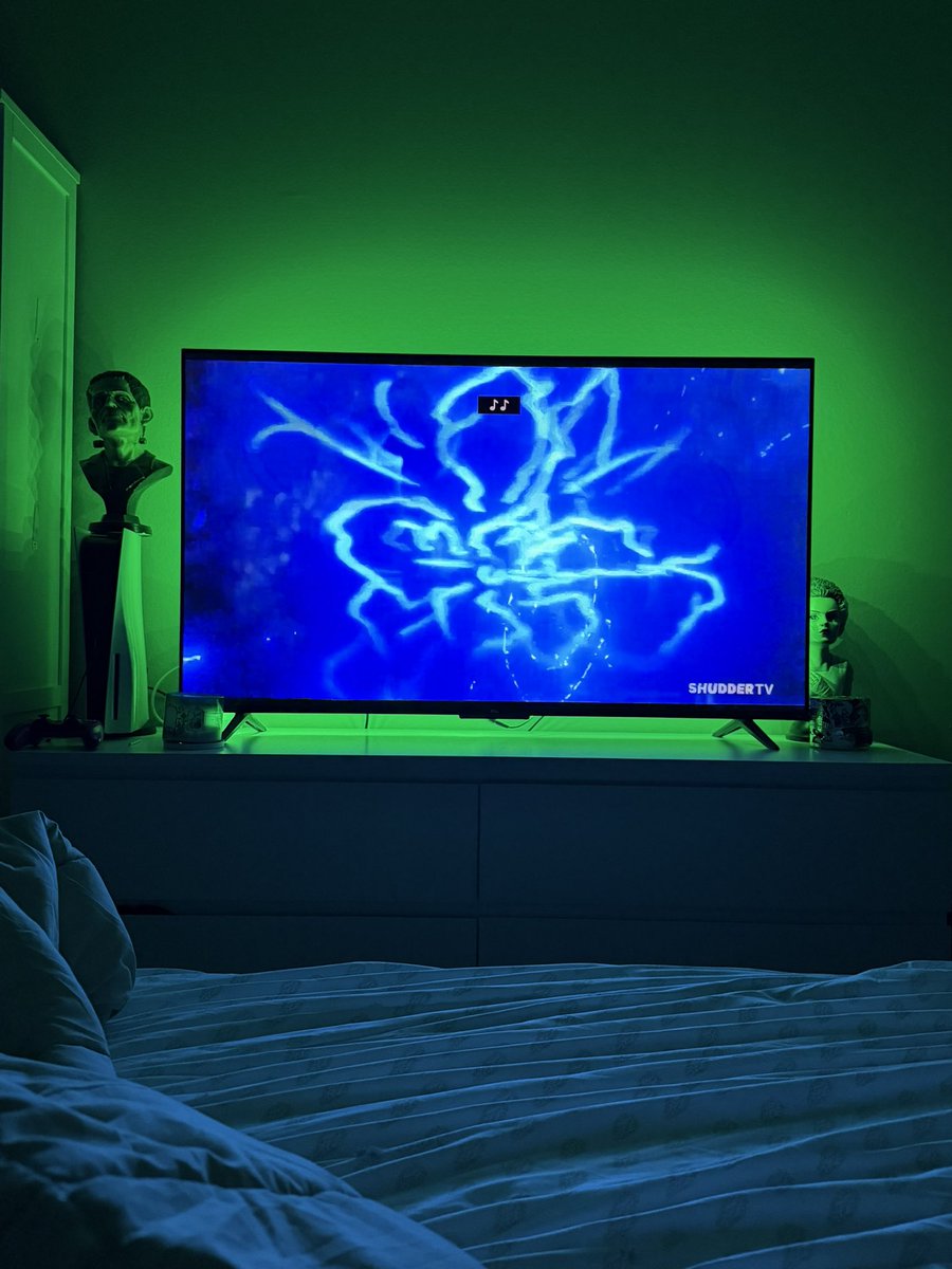 BarelyAshley's tweet image. Ending the movie with like all the 80s blue electricity a girl could want. Nice move. 

#TheLastDriveIn
#MutantFam
@TheMutantFam 
@therealjoebob 
@kinky_horror