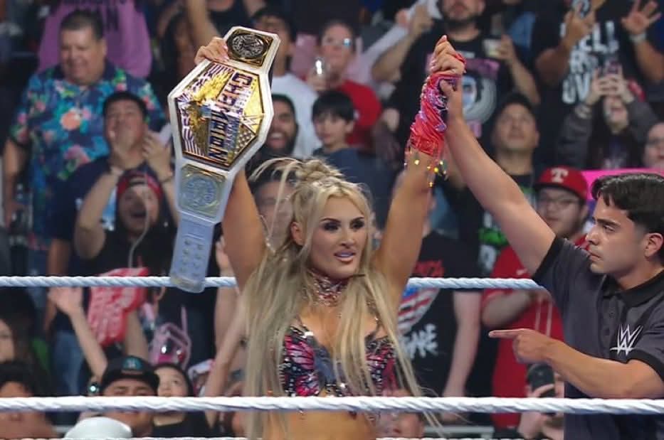 _vanwarren's tweet photo. @MrSantiZap This STILL doesn't solve the problem of the nonexistent mid-card division; especially if this is going to end up being a repeat of the booking she had during her Women's title reign. https://t.co/j1iwbLtdeH