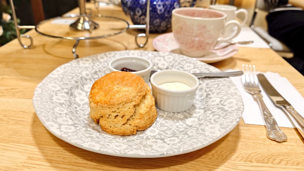 れいこ tweet media