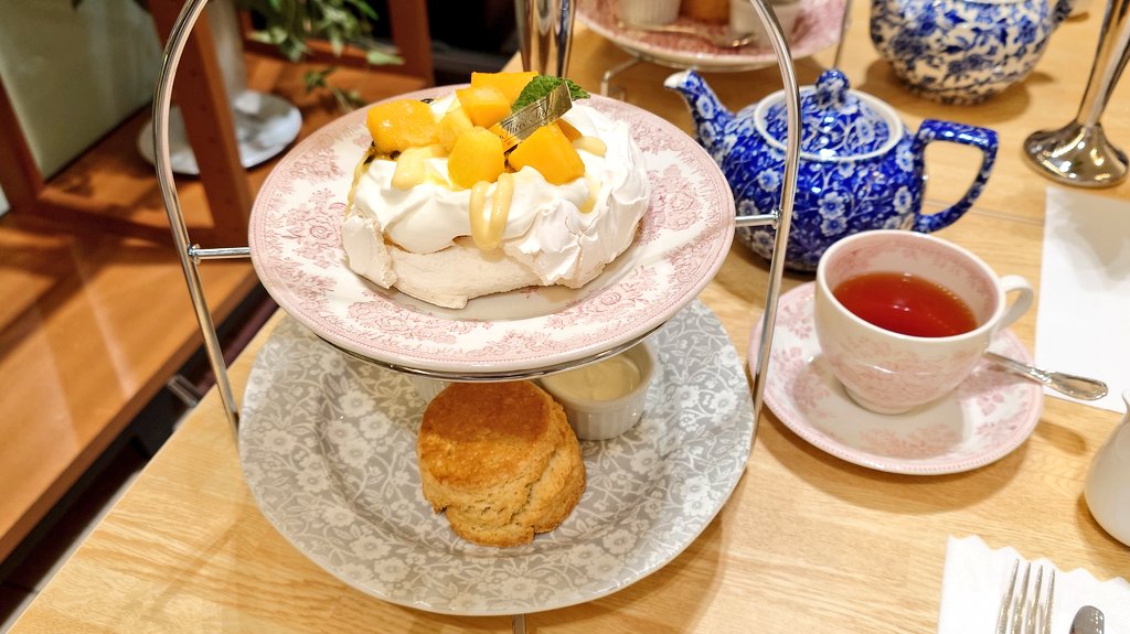 れいこ tweet media