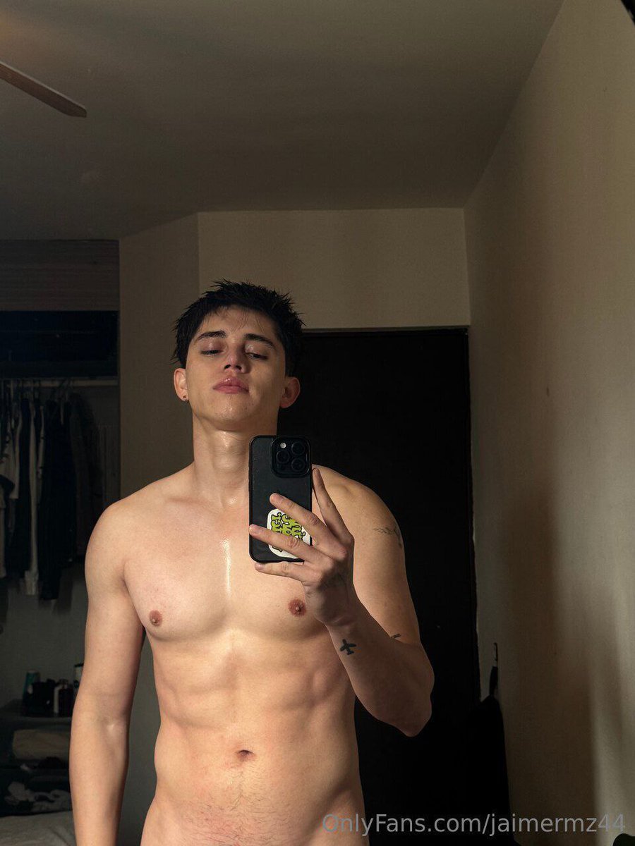 Famouss World tweet media