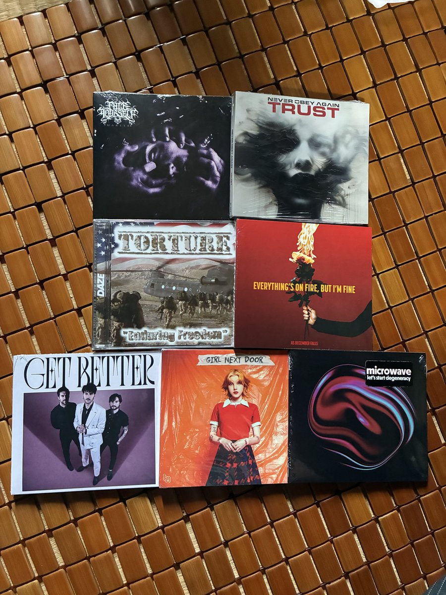 kubowktk's tweet image. CD買いました②
某所のアウトレット回収品

#FaceYourself
#NeverObeyAgain
#Torture
#AsDescemberFalls
#StormOrchestra
#KaileeMorgue
#Microwave