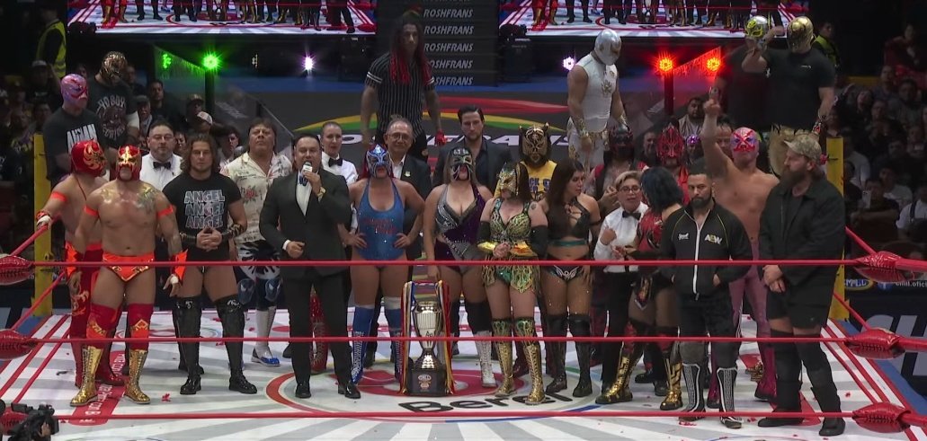 Pinklightsticc tweet media