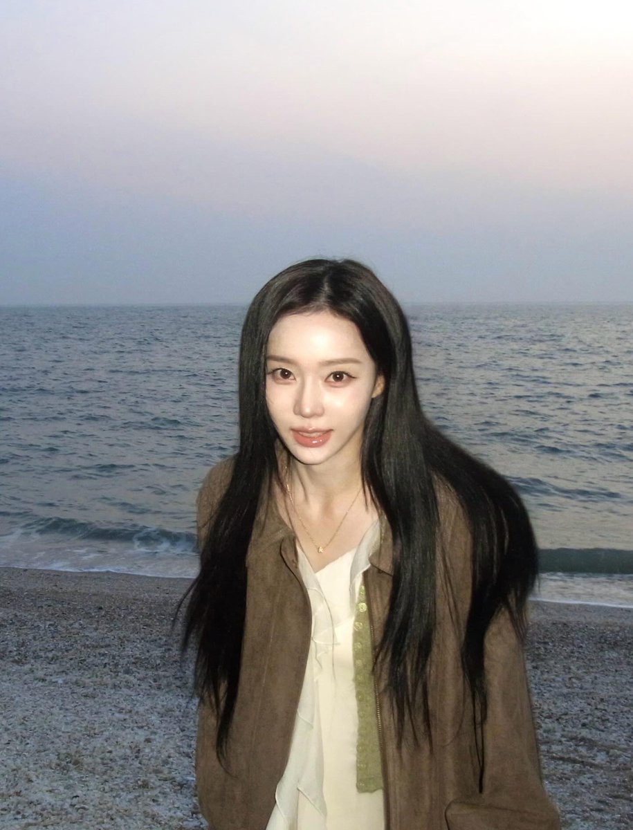 wintrr's tweet photo. “i’ll imagine we fall in love..” but plot twist i been fallin already; to you, @reqjun! let the sunset heat be evidence in court. it’s not february but will you be my sundate..? https://t.co/5uJboqVlnF