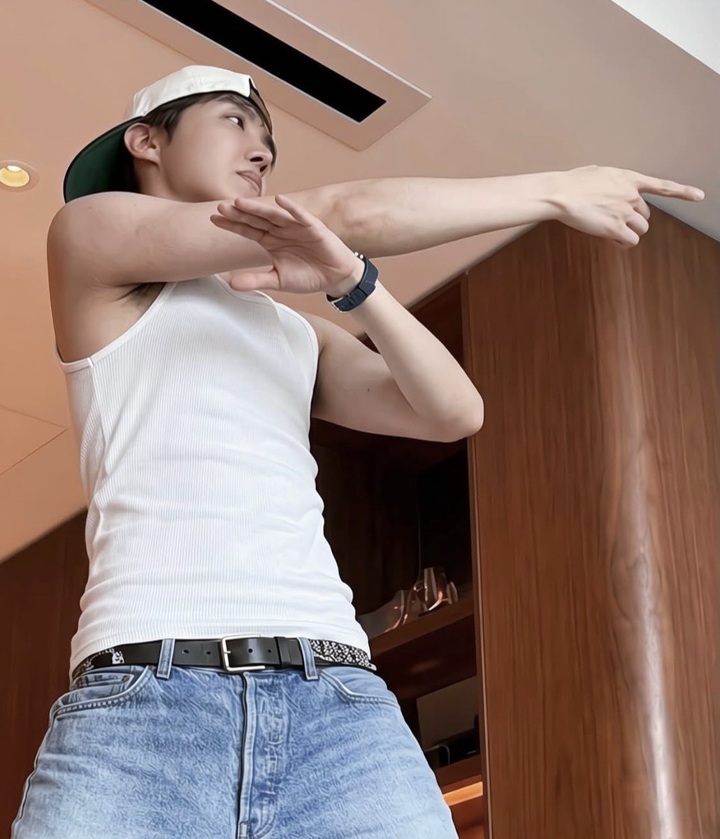 ʝαу × нσѕєσк ⚡️ tweet media