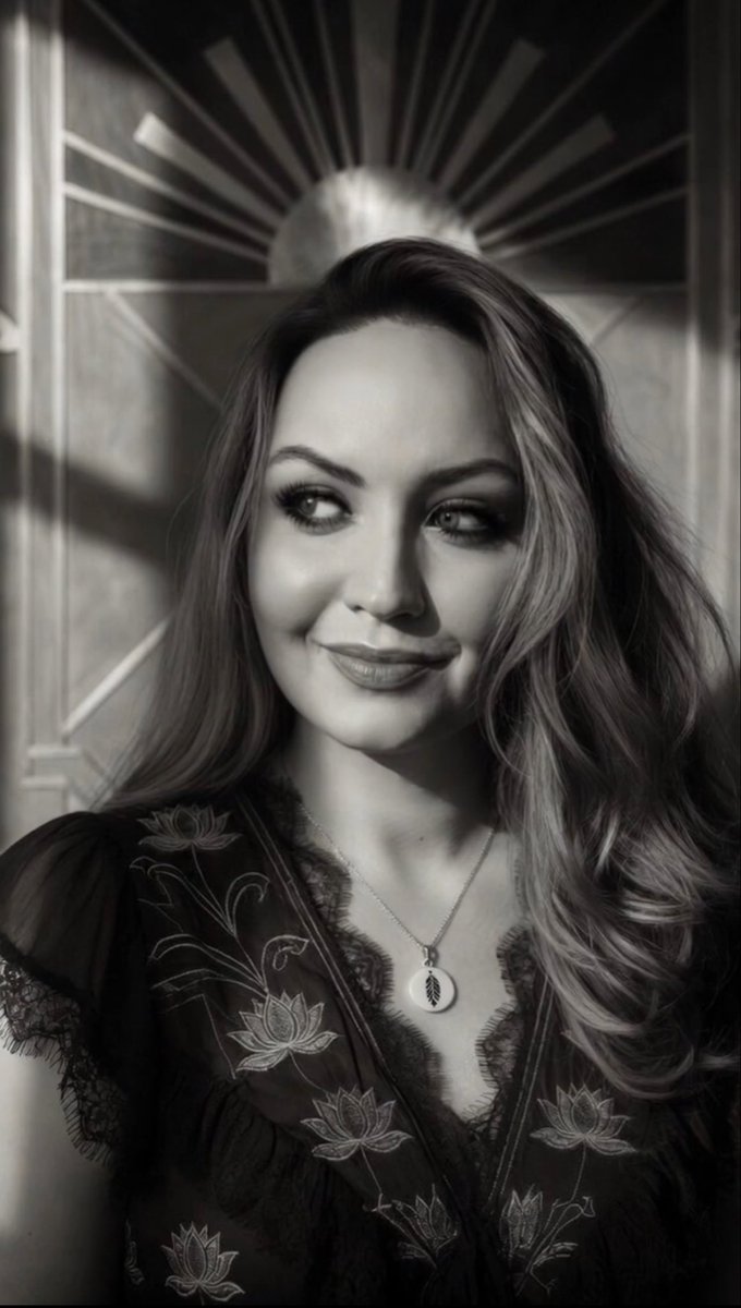 pixleycreator's tweet photo. I’m Sarah, and I just built an #Ai voice assistant for a busy brick and mortar. They no longer miss calls and can finally scale their business. 

Does this resonate with you, too? 

Find some time with me below 👇 
https://t.co/efYxcVm9lG https://t.co/GnhPq2fNMj
