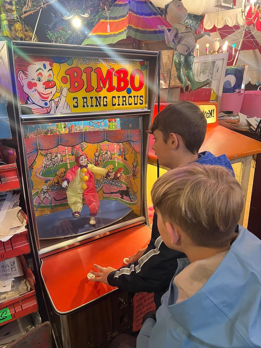 WagonsWast21781's tweet image. On Episode 67, the twins discussed their trip to the #TwinCities, beginning with a unique vintage store called #HuntAndGather. This shop has two floors that are cramped with creepy dolls, old dental molds, &amp;amp; a bucket of nude photos that Carson &amp;amp; Camden enjoyed! #Minneapolis 🎎🦷