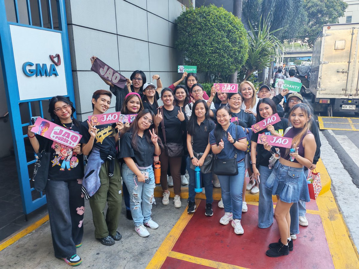 ChantyyPH's tweet photo. Together with CHAO fans 💚🩷

👉🏻 Vote for CHAO! 👈🏻

#Chanty #AlamatJao #Starsonthefloor https://t.co/Game3it3jl