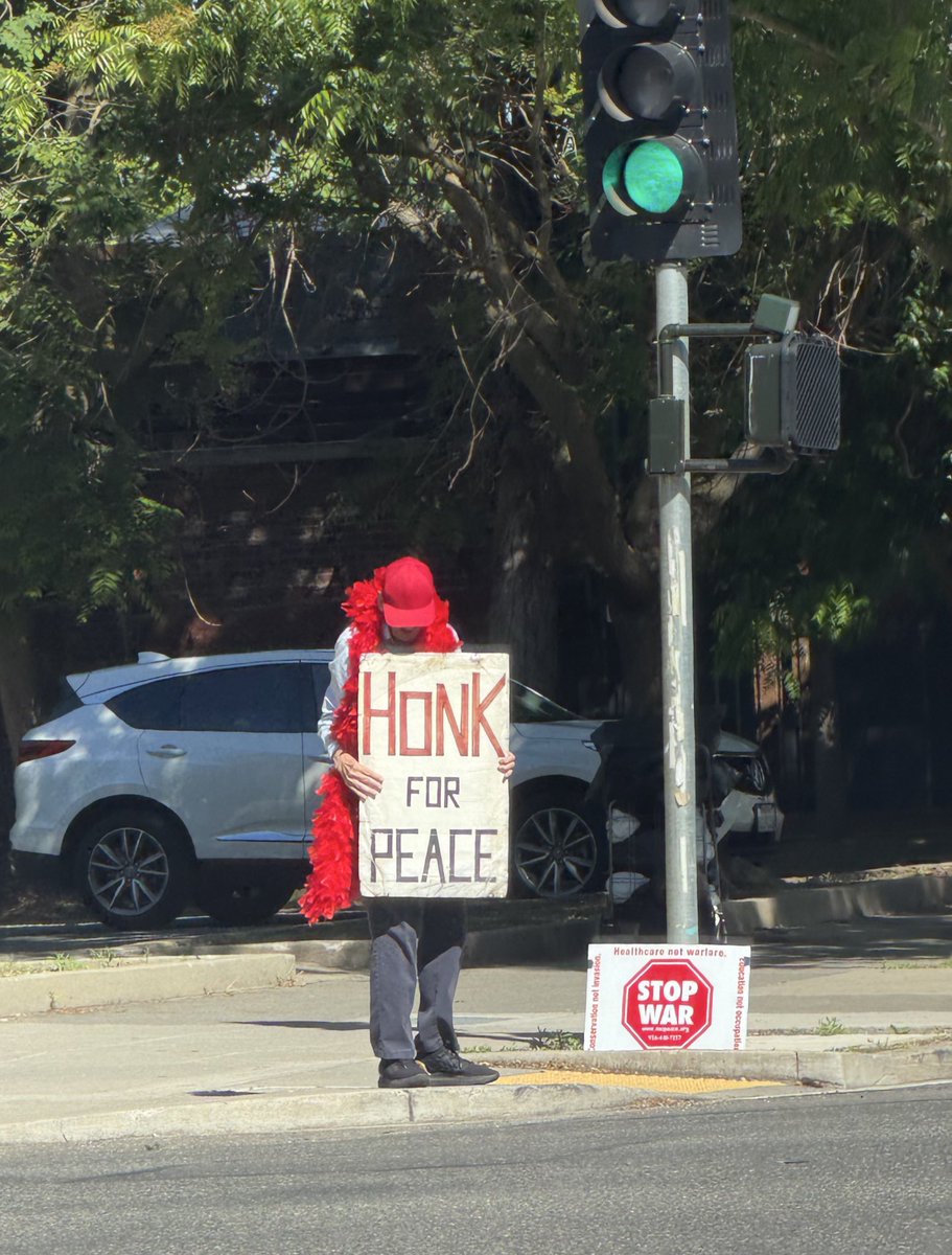 916times's tweet image. Things you see while driving around in the 916. #downtown #sacramento
