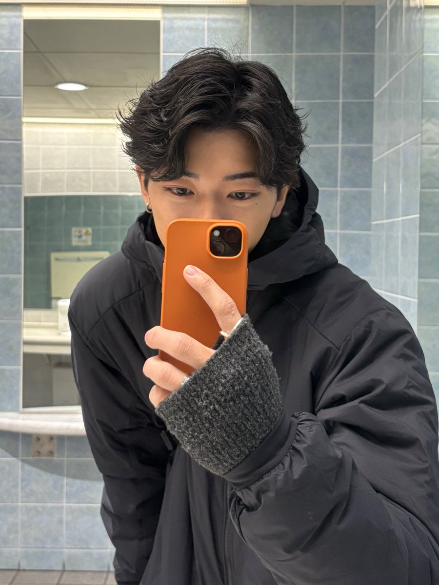 lito_________'s tweet photo. オレンジのiPhoneケースが可愛すぎるのさ https://t.co/3Q6zb1kFGD