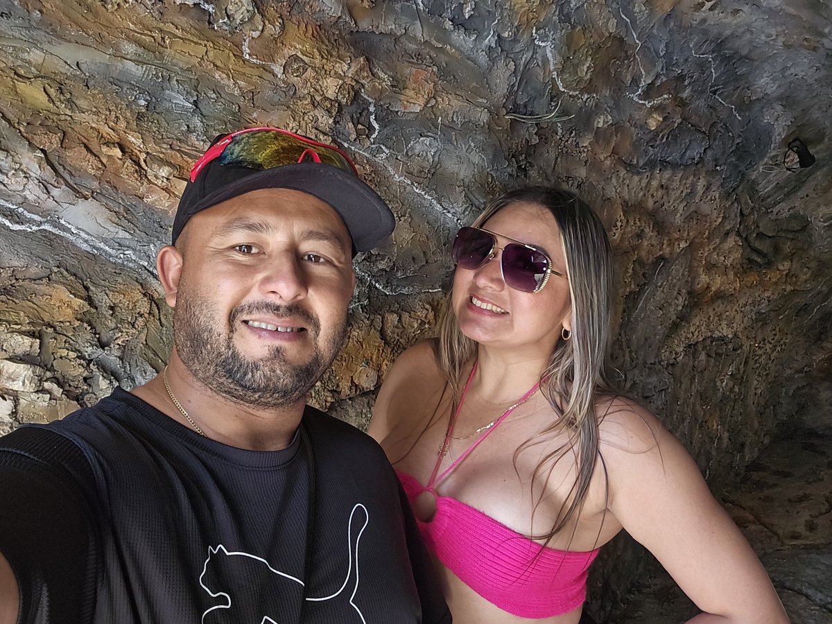 Andres y Emy tweet media