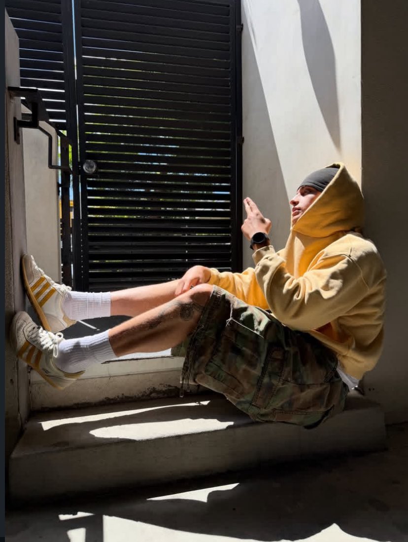 Johnydw5's tweet photo. Can you rate my outfit? https://t.co/EaDqzeLubx