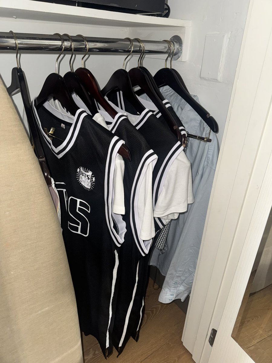 im fucking screaming why we got our fits hangin up like we’re ready to perform on stage tmr