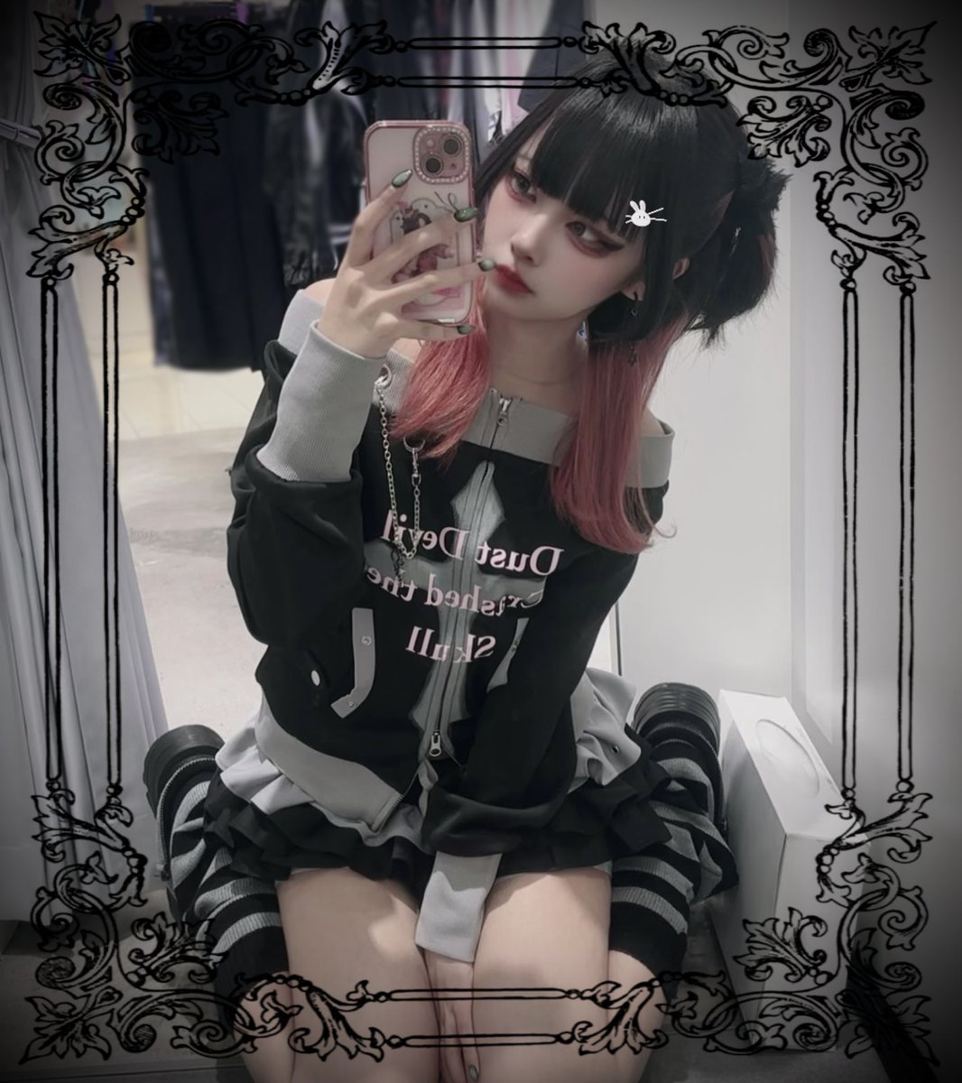 acro_ikebukuro's tweet photo. 本日ダストデビル新作発売日です♥
早くもワンピースは完売となっております💦

まだまだ可愛いアイテム残っているのでお求めの方は池袋へお越しください!!ᐡ⌯ ·̫ ⌯ก̀ᐡ
@dustdevil_offi 
 #サブカル  #地雷系  #池袋PARCO https://t.co/ic20Ux7TBP