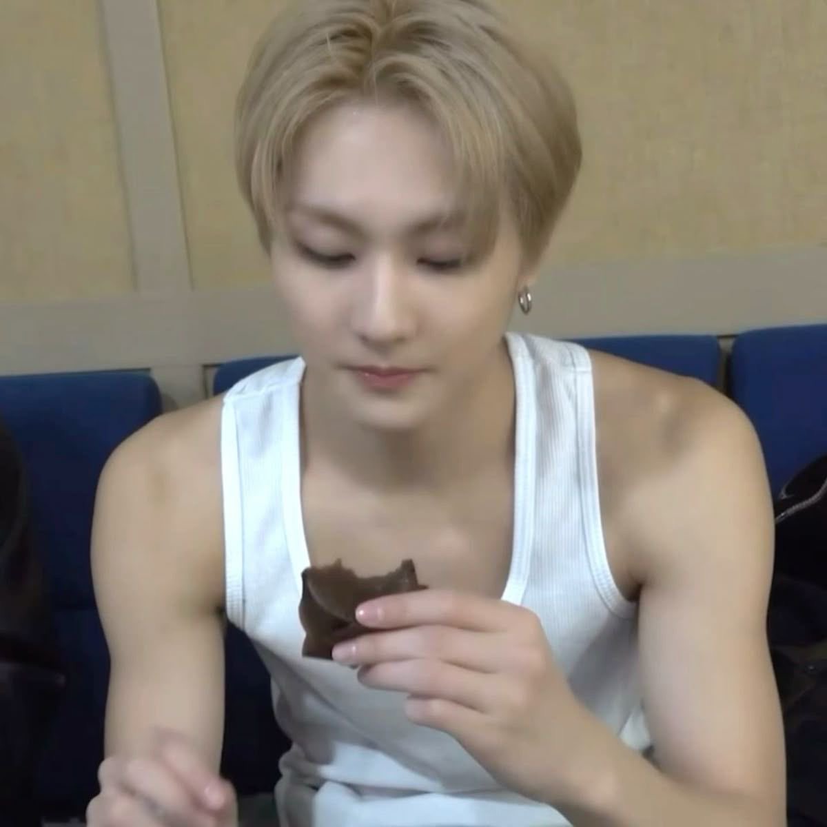 catforever.. tweet media