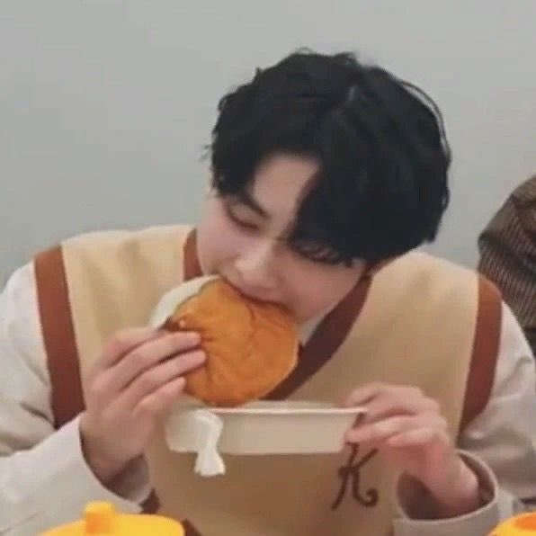 catforever.. tweet media