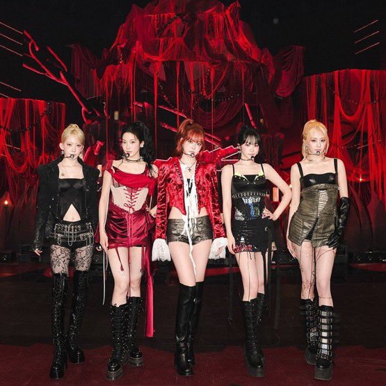 lsrfm_thailand's tweet image. “CELEBRATION” OFFICIAL MV ตอนนี้กำลังขึ้นเทรนด์อันดับ 1 บน YouTube Music Videos ทั่วโลก 🎉

#CELEBRATION
#LE_SSERAFIM