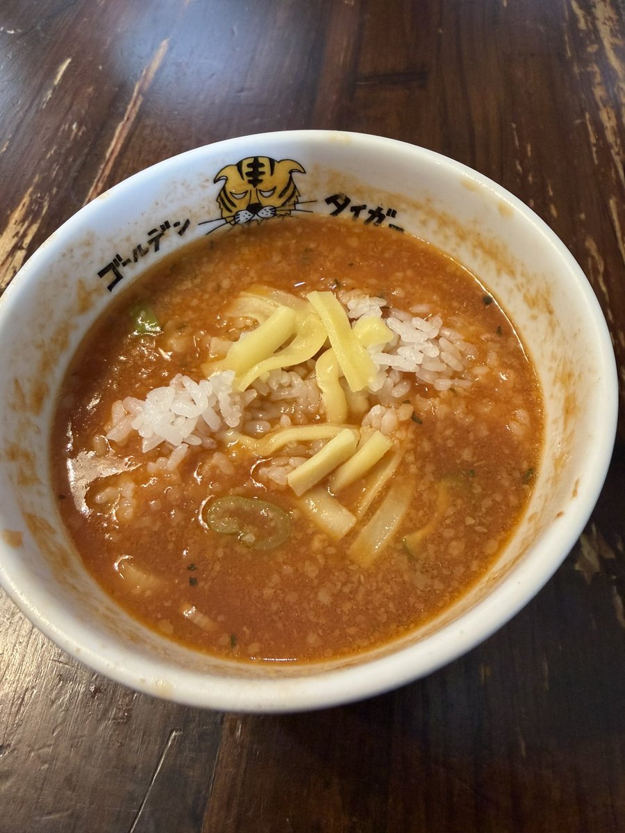 reondija's tweet photo. ゴールデンタイガーで初めてつけ麺食べた
トマトつけ麺(追い飯はご飯とチーズでリゾット風)
麺はもちろん、トマトつけ汁がさっぱりしていてとても美味しい。
普段はTKMだったけど、新たな楽しみ方を見つけた気分。

I'm at ゴールデンタイガー in 熊谷市, 埼玉県 https://t.co/tZO1VxO1tg https://t.co/dCvWVfZggg