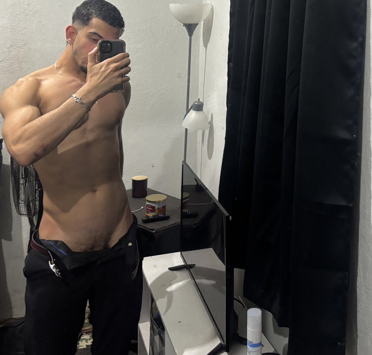 ianjvredd's tweet photo. Te invito 🍆 https://t.co/iukbQBtHcM
