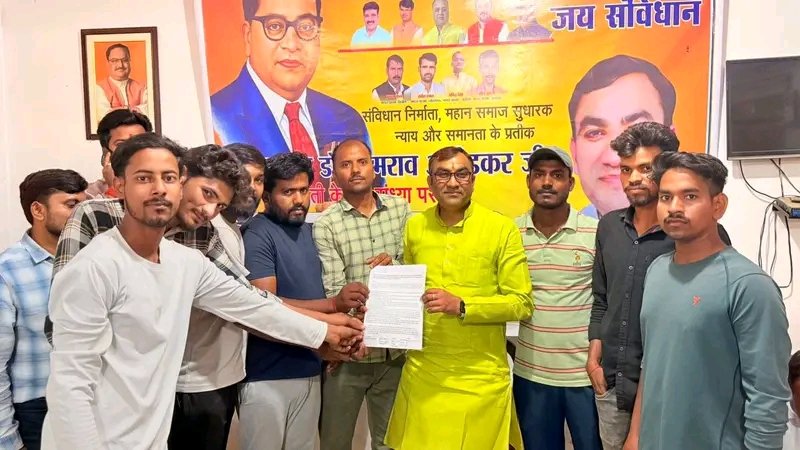 #UPSI अभ्यर्थी अमरेश, विनोद और अन्य 6 ने सिधौली विधानसभा, सीतापुर से माननीय विधायक श्री मनीष रावत जी से मिलकर #UPSI से सम्बन्धित मांगो के लिए सीएम <a href="/myogiadityanath/">Yogi Adityanath</a> जी के नाम ज्ञापन दिया।
 
आदरणीय विधायक <a href="/manishrawatmla/">Manish Rawat MLA</a> जी ने #UPSI अभ्यर्थियों के दिए ज्ञापन को ध्यानपूर्वक पढ़ा और