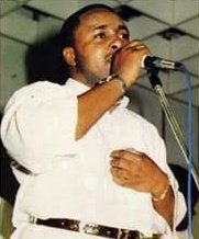 daddykhonde_'s tweet photo. Deux grands chanteurs, 2 villageois de Molokai, 2 écoles de chant de 1ère voix de la rumba congolaise, avec des nuances angéliques;  et patatras, une seule date de triste mémoire. Paix à vos âmes, RIP Papa Wemba &amp; Debaba El Shabab. 🕊24 avril 2011 et 24 avril 2016🕊 https://t.co/vHvWv81dcK