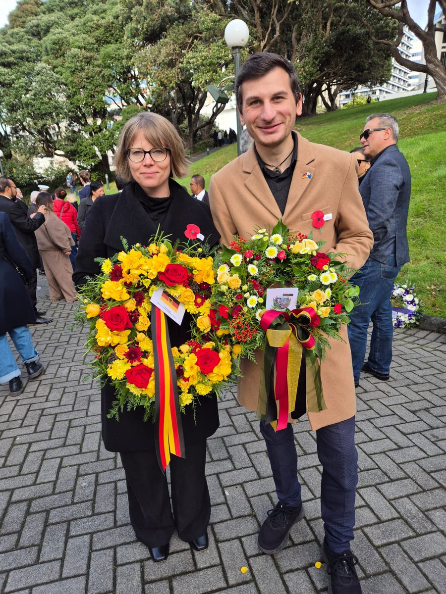 GermEmbWell's tweet image. 🇩🇪 German Ambassador HE Nicole Menzenbach laying a wreath at the #ANZAC Day 2026 National Commemoration Service at Pukeahu National War Memorial in 🇳🇿 #Wellington. Lest we forget. 🇳🇿🇦🇺 #ANZACDAY2026