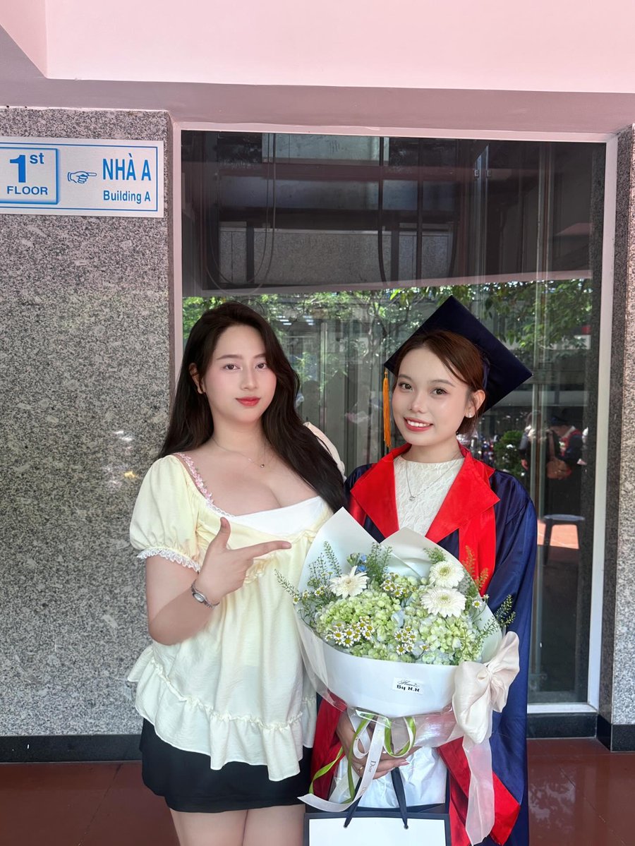 Thanh Thư tweet media