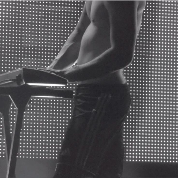 mari🌘 tweet media