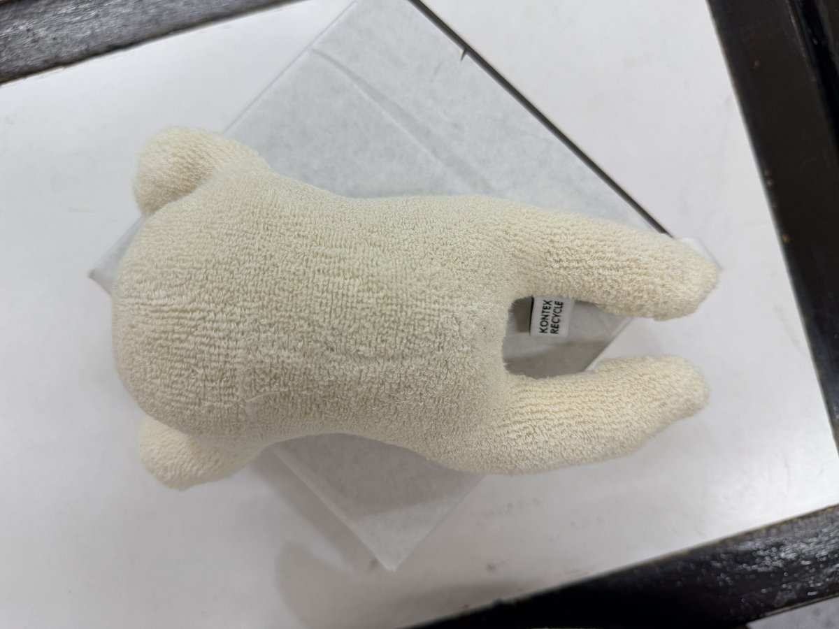 ExNxCx1's tweet photo. 【現在当店在籍のクツシタ人の紹介】
当店での呼び名:デカルチャー(ノイズチラーさん命名)
全長:約17cm
体重:87g
色:白
※全長=頭から足先までの長さです。伸ばした手の長さは含まれておりません。
#クツシタ人 #コンテックス #今治タオル #kontex #ぬいぐるみ #実は靴下でした #ぬい活 #神楽坂 #陶柿園 #サウナ #サウナイキタイ #サウナ女子 #サウナ男子 #サウナグッズが充実している陶器屋さん #食器類が充実しているサウナグッズ屋さん #サウナグッズ #世界で一番クツシタ人を送り出している陶器屋さん