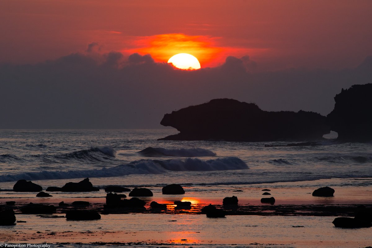 PhotoPanoptikon's tweet image. The #sunset at beautiful Watukarung on Java Island in #Indonesia....

A perfectly hidden surfers' paradise near the city of Pacitan on the southern coast.

@PhotoPanoptikon 

#sunsetphotography #fireinthesky #skyphotography #travelphotography