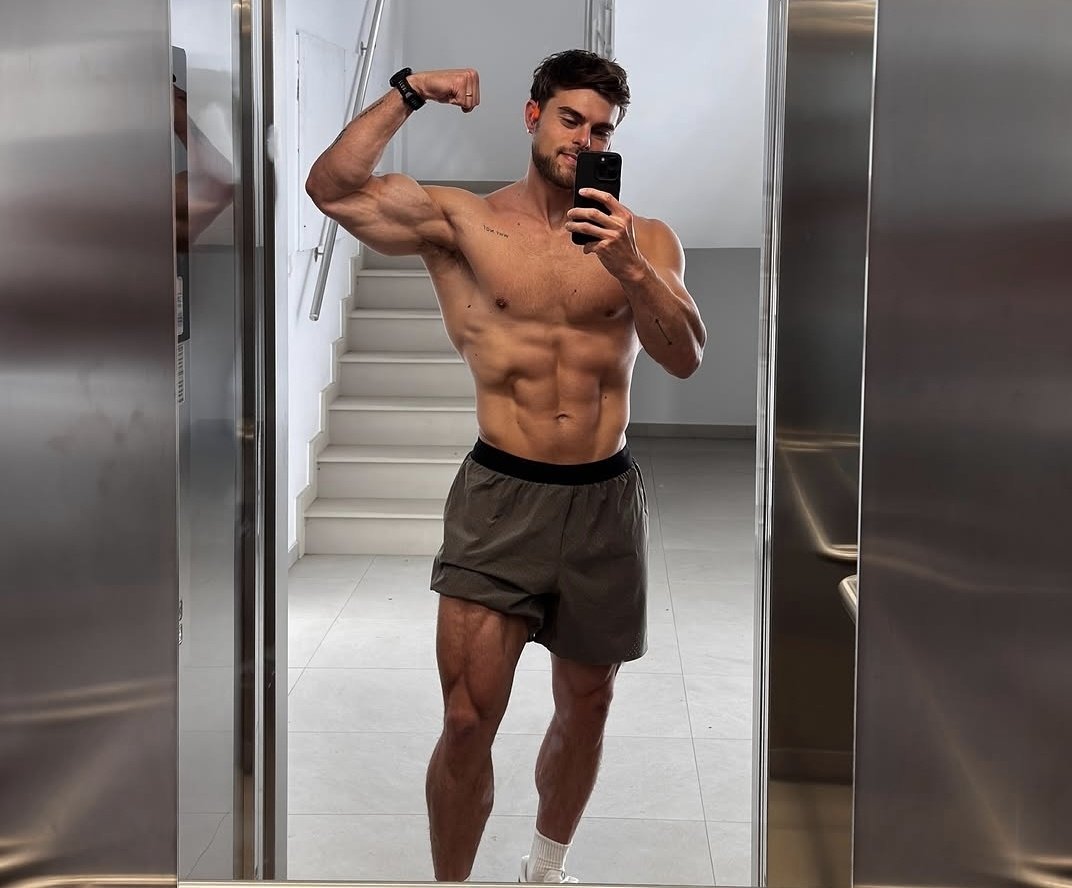 Dom_OllerX's tweet photo. No better looking stud going into the weekend 💪🔥💦👊
#FitFriday https://t.co/FY2UI5stZ7