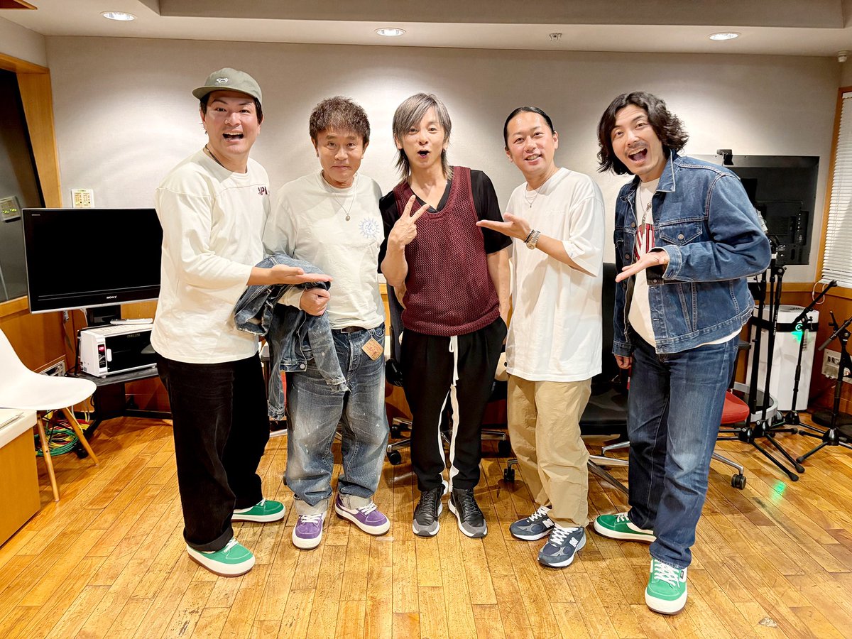 gobugobuRADIO's tweet photo. #ごぶごぶフェス の開催日も近づいてきましたが、今回「浜田CEOに言いたいことがある」とスタジオに登場したのは…

“3が似合う男”こと
#SOPHIA #松岡充 さん‼︎

当日は何曲披露してくれるのか。

充さん
ありがとうございました🌻

https://t.co/OfOQ45kgVZ

#MBSラジオ
#ごぶごぶラジオ
#浜田雅功 https://t.co/23vruVKsZS