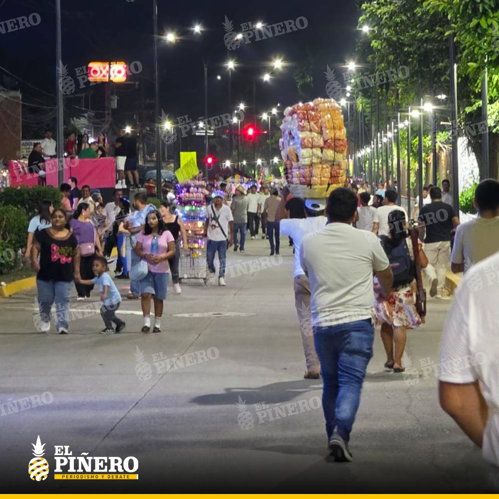 ELPINERO's tweet image. #FOTOREPORTE 📸 | #Tuxtepec: Muro Boulevard se desborda; Tuxtepec se alista para el primer desfile del Carnaval 2026

➡️El Muro Boulevard luce abarrotado de familias tuxtepecanas que se han congregado para presenciar el primer desfile del Carnaval 2026.

➡️ Desde la tarde,