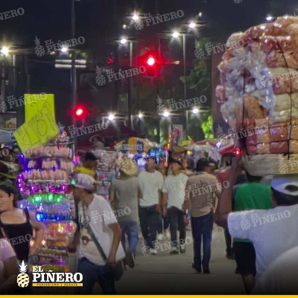 ELPINERO's tweet image. #FOTOREPORTE 📸 | #Tuxtepec: Muro Boulevard se desborda; Tuxtepec se alista para el primer desfile del Carnaval 2026

➡️El Muro Boulevard luce abarrotado de familias tuxtepecanas que se han congregado para presenciar el primer desfile del Carnaval 2026.

➡️ Desde la tarde,