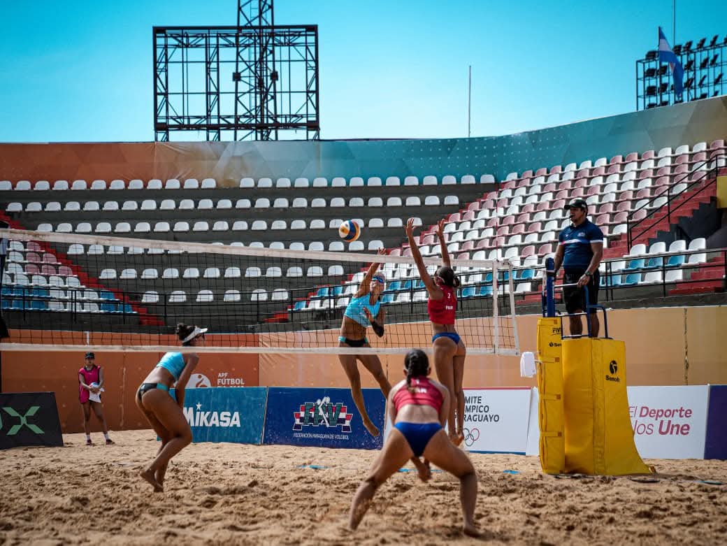 idendeportiva's tweet photo. Buen comienzo de las duplas 🇦🇷 en la 4° etapa del #CSVP en Asunción 

Amieva/Bueno a 4tos de final con dos triunfos (21-13 y 21-10) a Gael/Farias 🇨🇱; 21-19 y 21-18 a Yegros/Riveros 🇵🇾

Salema/Lombardo, Ghigliazza/Abdala y Michel Tosi/Churin a Ronda de 12

📷 legendsportsmkt https://t.co/7qMPlfiz4C