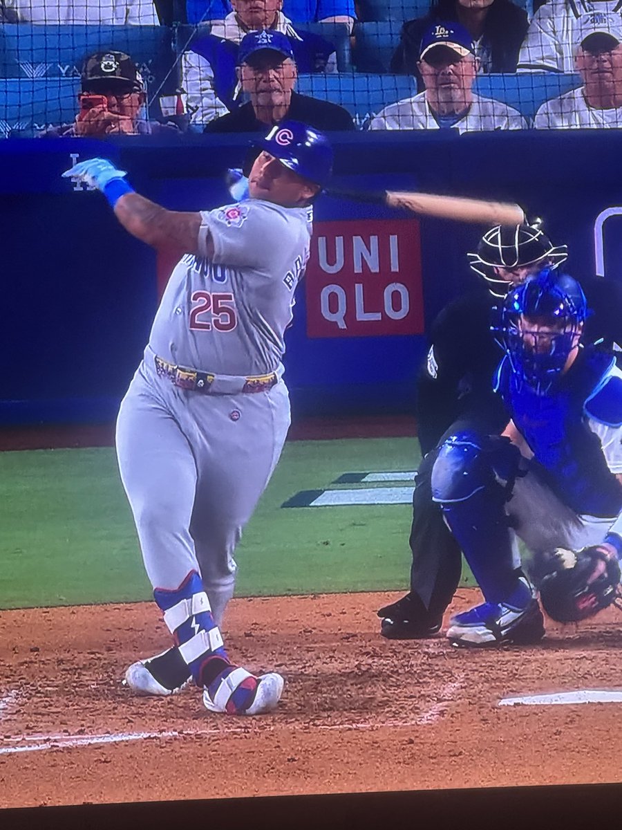 HoldinMoss's tweet photo. @therealCVD4 will have an opinion on this… the guys in the MLB who wear belts that are no where close to team colors drive me crazy. Thoughts? https://t.co/GkMmDLPTuo