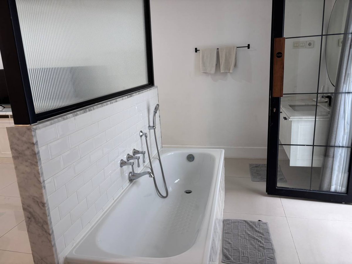 Den_jakarta (luar kota) tweet media