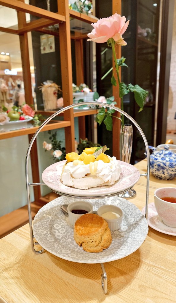 れいこ tweet media