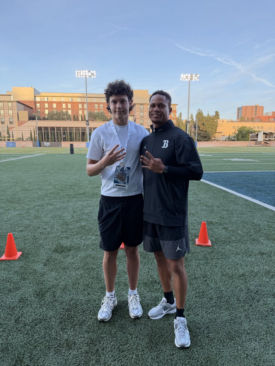 Maddox29ATH's tweet image. Awesome visit to spring practice tonight with @UCLAFootball. Appreciate the conversation @coachdc34 and @ColinLockett15. #TE #WR #4sup @hopo125 @Topshelf_TJ @BGrubbs66 @_FurySpeed @Dwightdagreat @DenmarkDanesFB