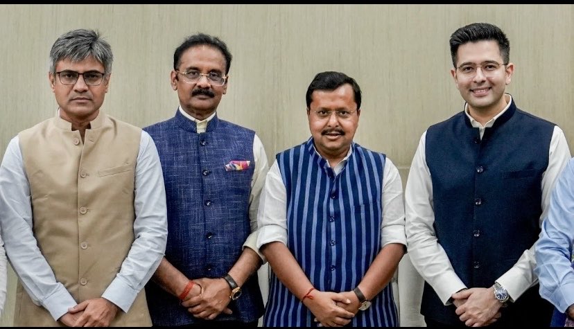JatVikas124's tweet photo. "ये बंद कराने आये थे तवायफों के कोठे...मगर सिक्कों की खनक देखकर खुद ही नाच बैठे"

#raghav_chadda #AAPvsBJP https://t.co/p45bFv7Bwp