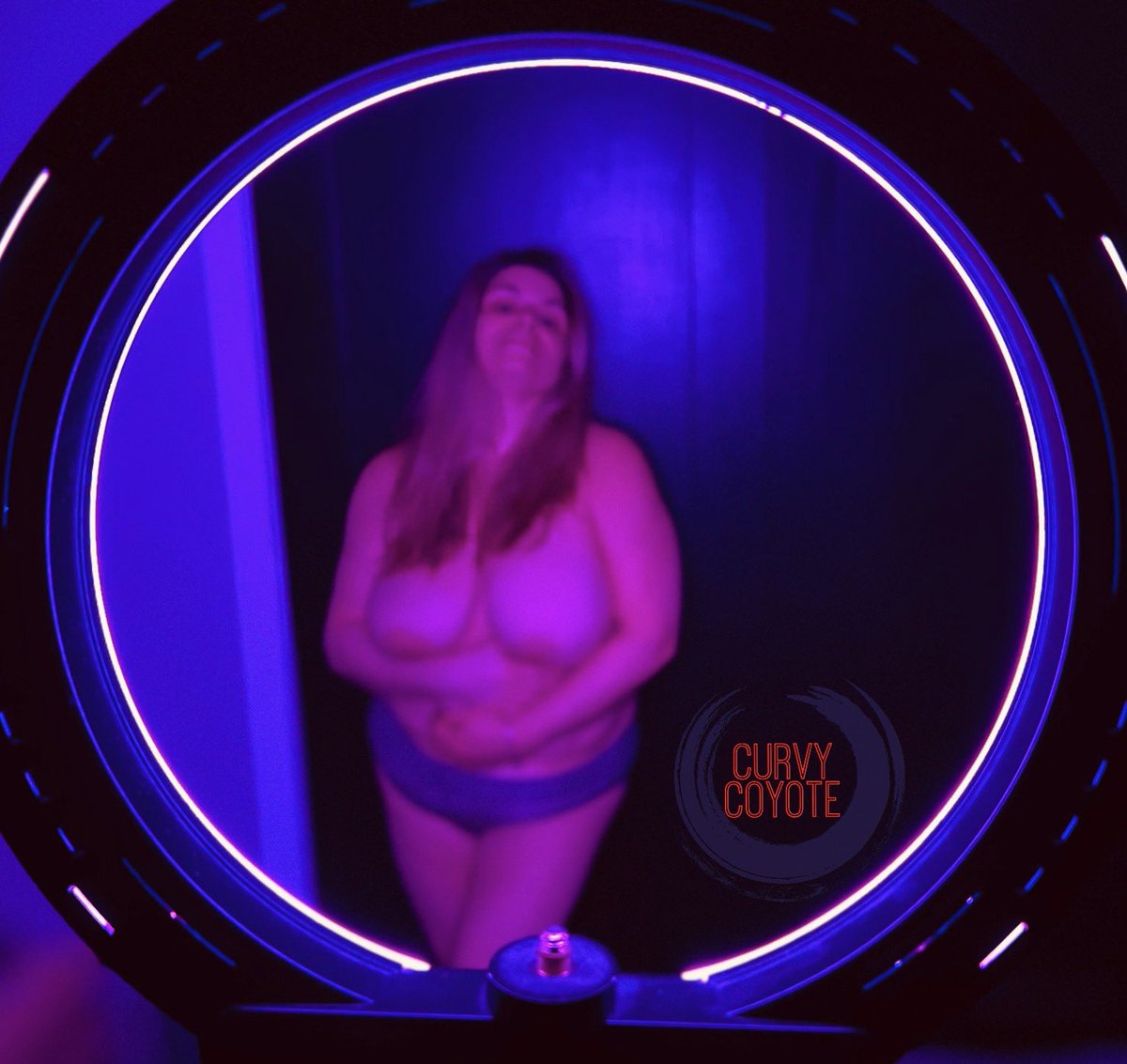 CurvyCoyote1's tweet photo. Friday Night Spotlights https://t.co/LvkKNjj8V3