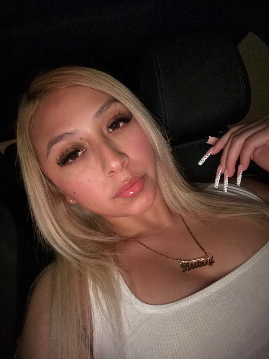 1britc's tweet photo. just poppin in to say hi 😜 https://t.co/DcXGn8s9Io