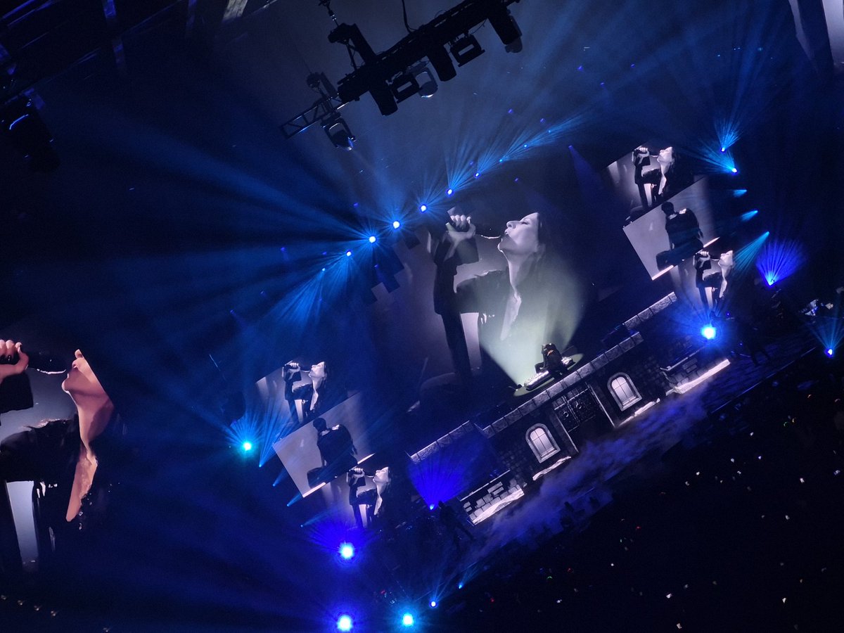 AydaNope's tweet photo. Cumplir los sueños de niña, ver a esta maravillosa mujer en vivo y decir lo logré, me llena el alma de motivos para seguir adelante.

Gracias @LauraPausini por hacer magia en una noche. https://t.co/ONX1xvlLJJ